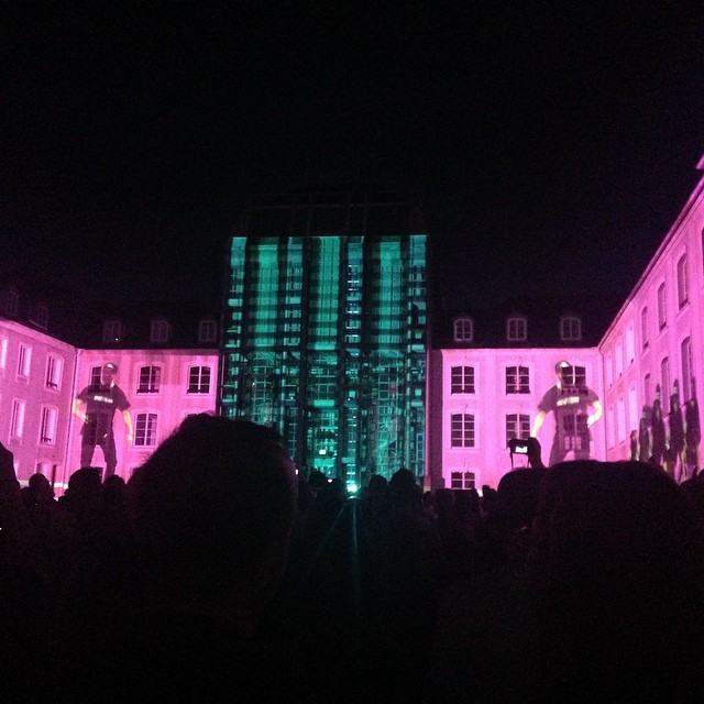 Saarbrücken von seiner kulturellen Seite - Hier moderne Farbprojektionen auf dem Schloss in diesem Frühjahr 