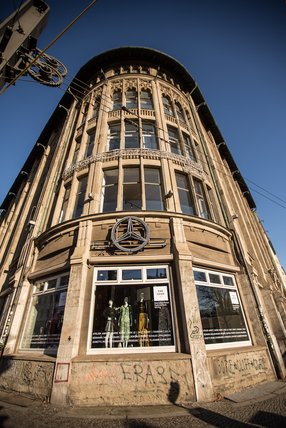 127a17fcb3c1477a85b33df3a7ee71ba-jpg-286x428_q85_crop