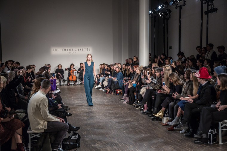 Mercedes-Benz Fashion Week Berlin Autumn/Winter 2017 Philomena_Zanetti Fashion Show im Me Collectors Room in Berlin am 18.01.2017 Foto: Nass / Brauer Photos fuer Mercedes-Benz