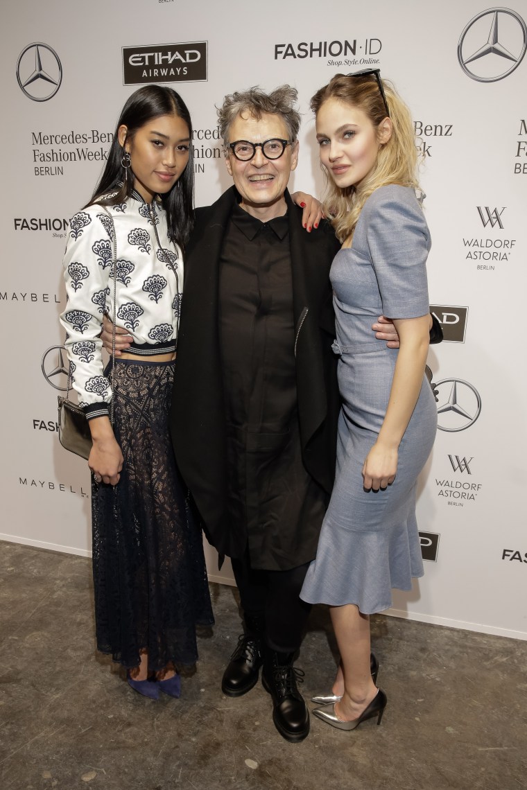Anuthida Ploypetch, Rolf Scheider, Elena Carriere Mercedes-Benz Fashion Week Berlin Autumn/Winter 2017 LENA_HOSCHEK Fashion Show im Kaufhaus Jandorf in Berlin am 17.01.2017 Foto: Nass / Brauer Photos fuer Mercedes-Benz