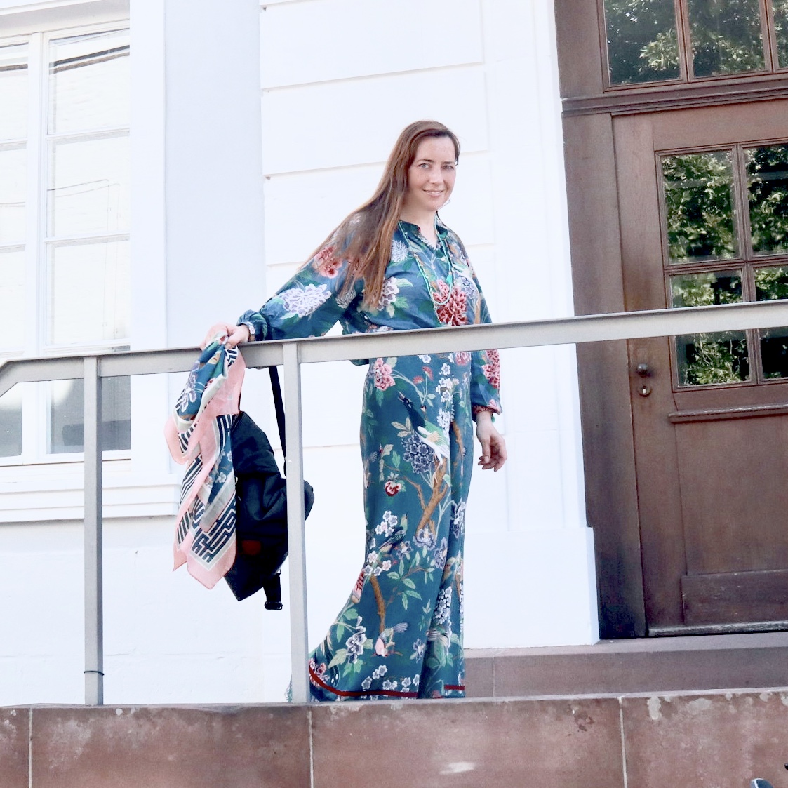 Nessy in floralem Design vor dem Schloss in Saarbrücken